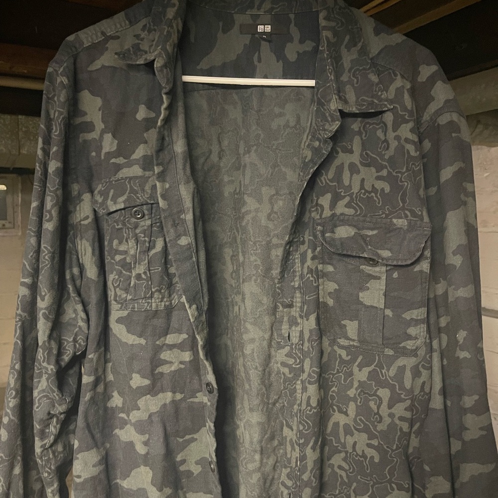 Uniqlo Camouflage Button-Up Shirt